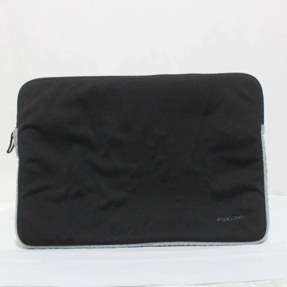 Incase Black Zipper Laptop Ipad Computer Soft Protective Sleeve